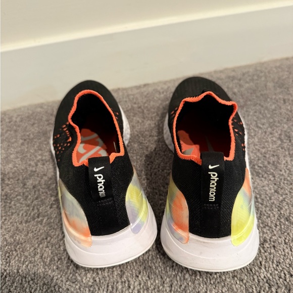 Nike athletic shoes 8.5 - Picture 3 of 5